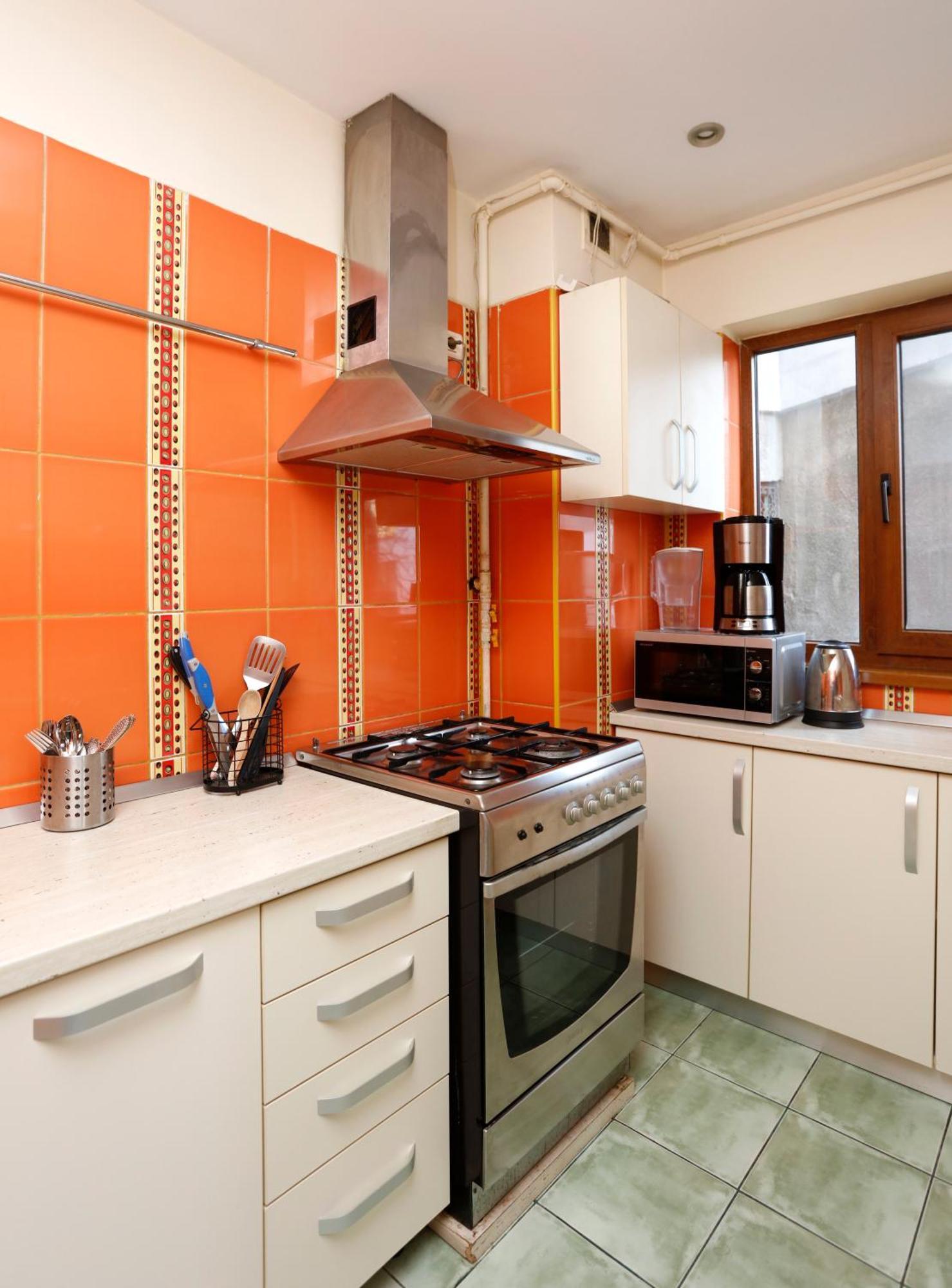 Peaceful Getaway - Generous 3-Bedroom Sanctuary - Close To Historic Old Town บูคาเรสต์ ภายนอก รูปภาพ