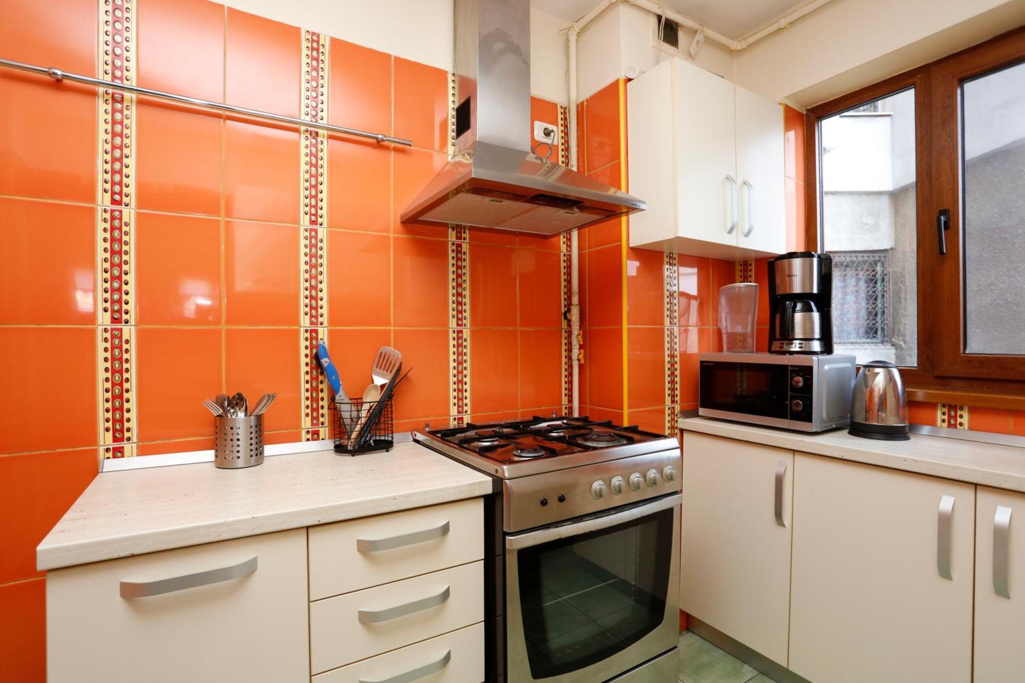 Peaceful Getaway - Generous 3-Bedroom Sanctuary - Close To Historic Old Town บูคาเรสต์ ภายนอก รูปภาพ