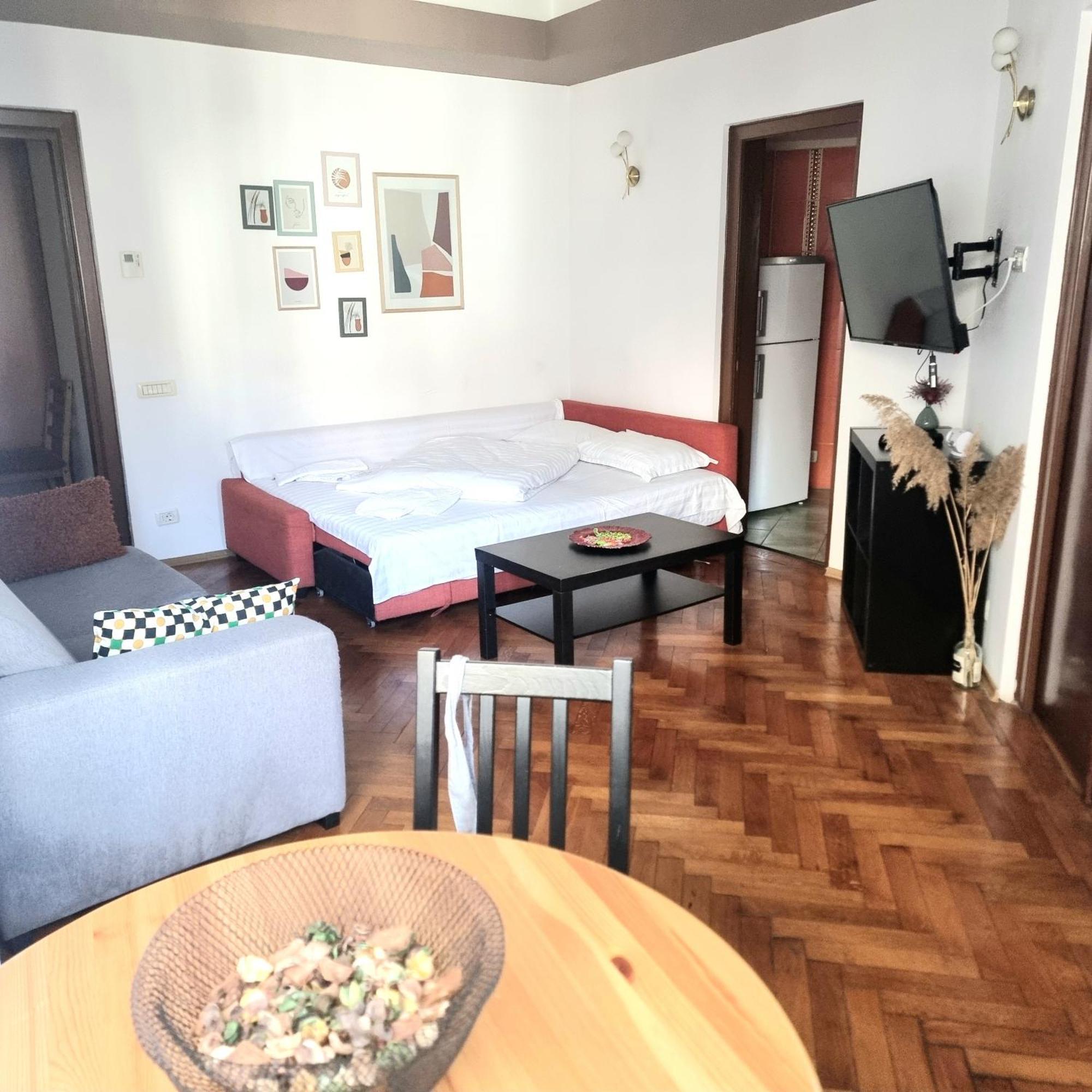Peaceful Getaway - Generous 3-Bedroom Sanctuary - Close To Historic Old Town บูคาเรสต์ ภายนอก รูปภาพ
