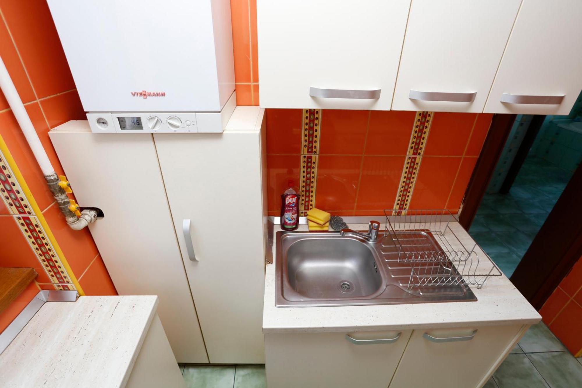 Peaceful Getaway - Generous 3-Bedroom Sanctuary - Close To Historic Old Town บูคาเรสต์ ภายนอก รูปภาพ